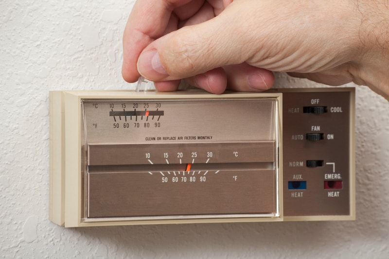 4 HVAC Problems Caused by Old Thermostats